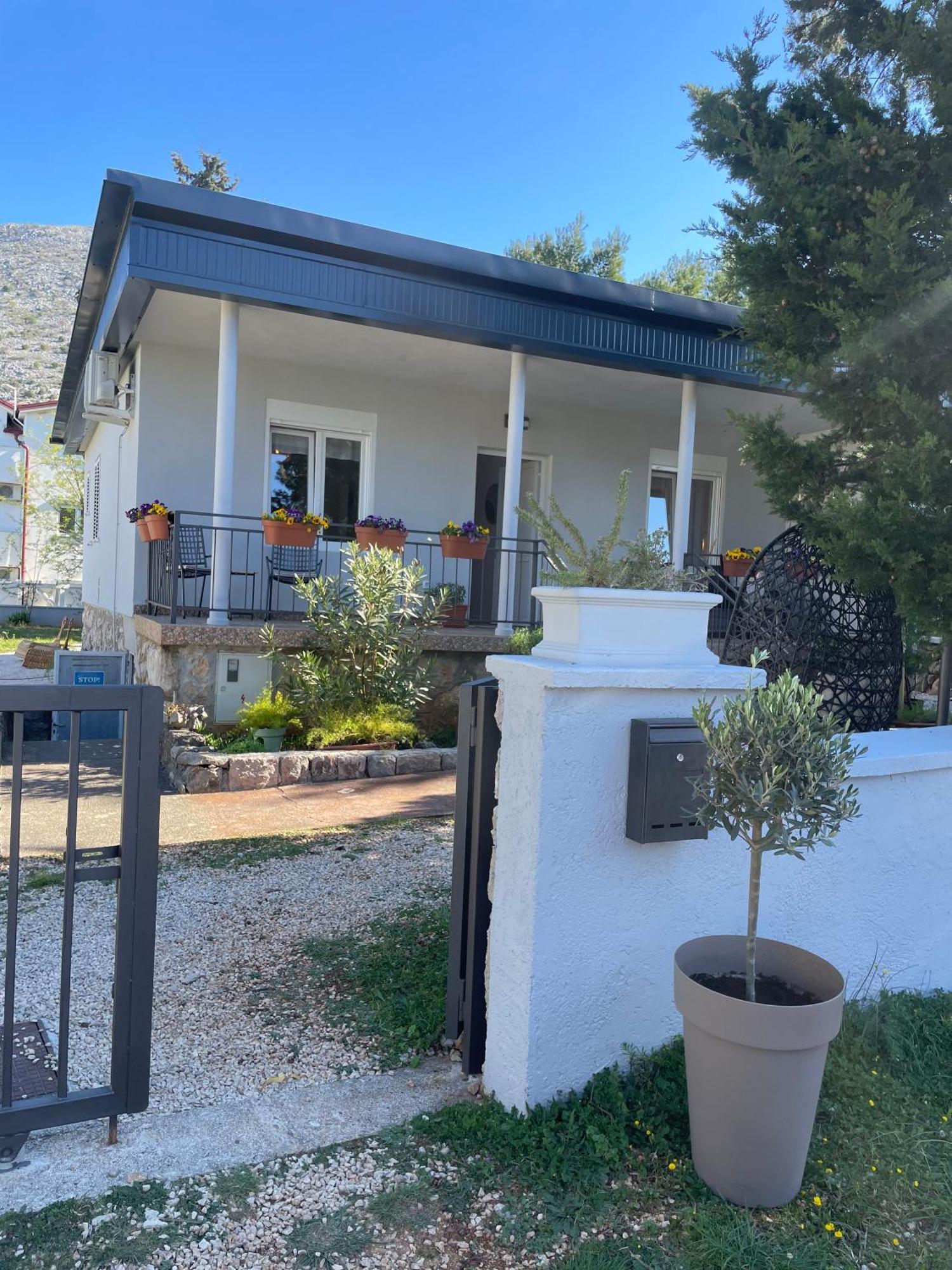 Holiday Home Lola - Large Outdoor Area Starigrad Paklenica Buitenkant foto