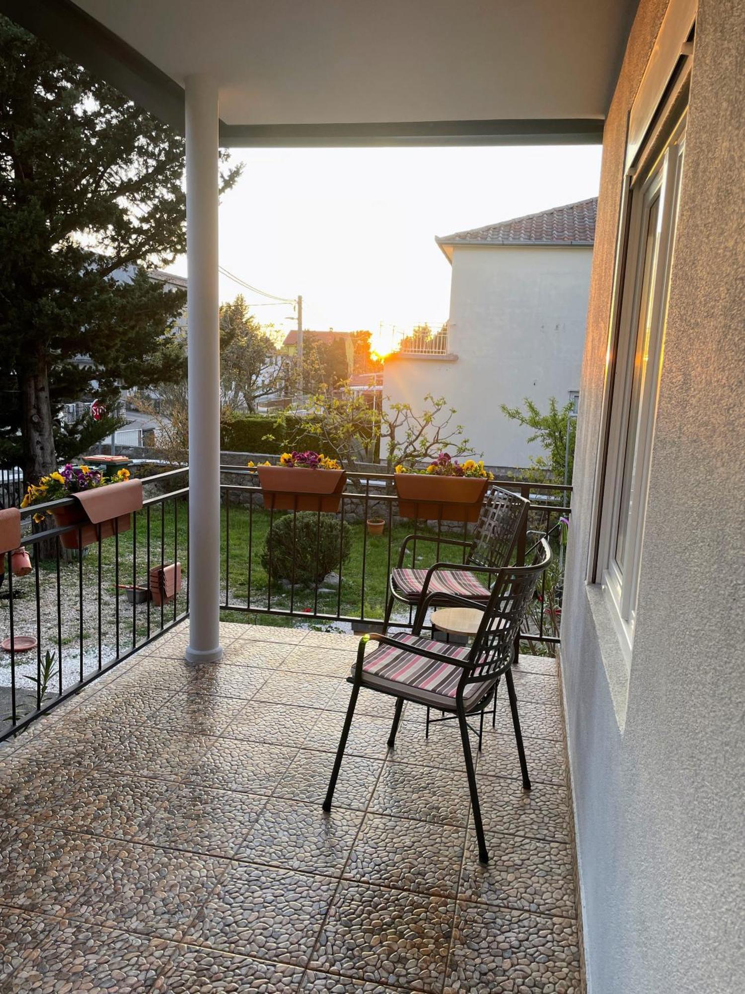 Holiday Home Lola - Large Outdoor Area Starigrad Paklenica Buitenkant foto